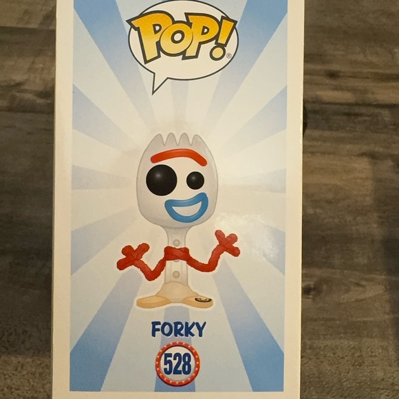 Funko Toy Story 4 Forky Vinyl Figure - Red and White - Picture 4 of 5